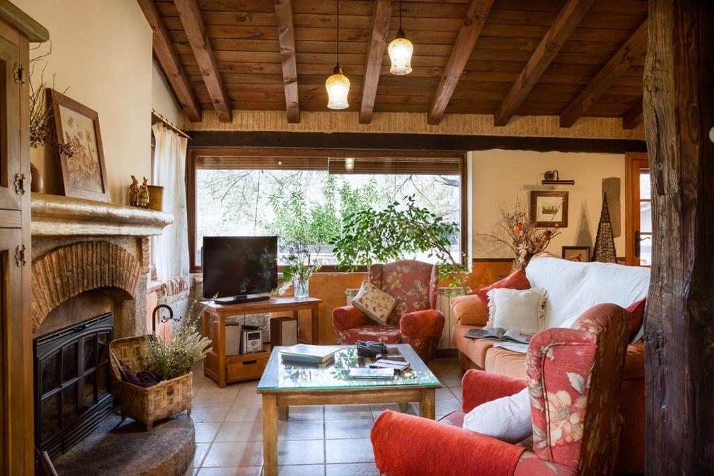 Casa Rural La Casa Del Bosque Navaconcejo Exterior photo